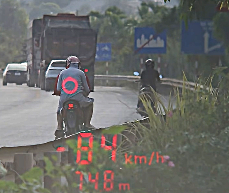 Tháo biển số chạy 84 km/h, cả lái xe và chủ xe nhận cái kết đắt giá - Ảnh 1.