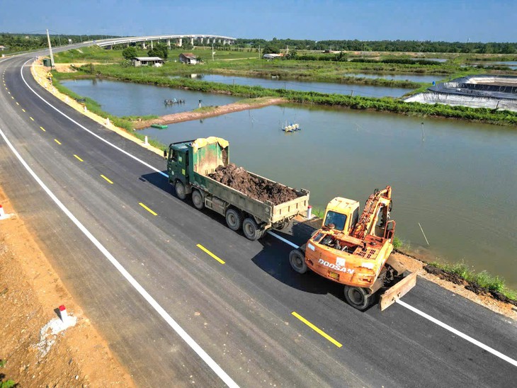 Ngắm tuyến đường ven biển gần 2.000 tỷ đồng chuẩn bị đưa vào khai thác- Ảnh 5.