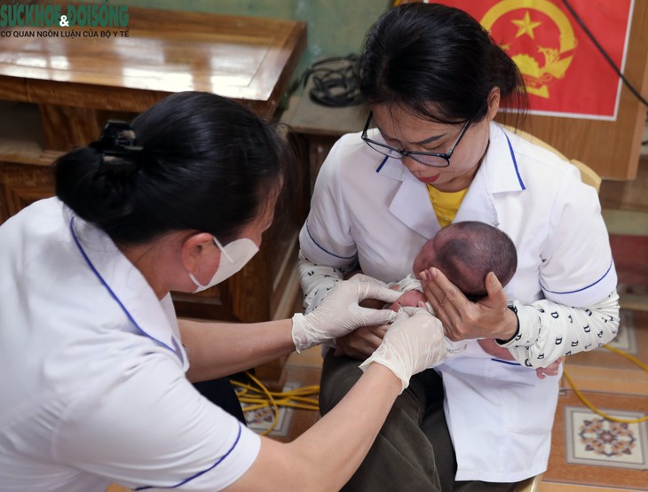 Ngược dòng sông Giăng, đưa vaccine đến với tộc người Đan Lai- Ảnh 7.