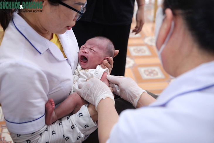 Ngược dòng sông Giăng, đưa vaccine đến với tộc người Đan Lai- Ảnh 8.