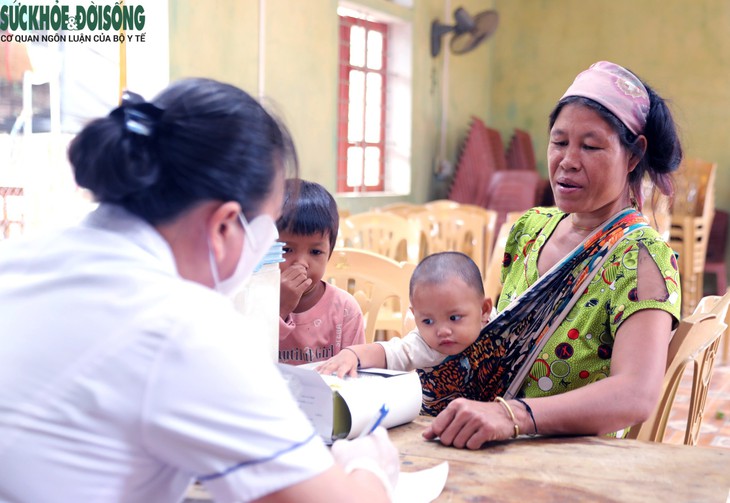 Ngược dòng sông Giăng, đưa vaccine đến với tộc người Đan Lai- Ảnh 9.
