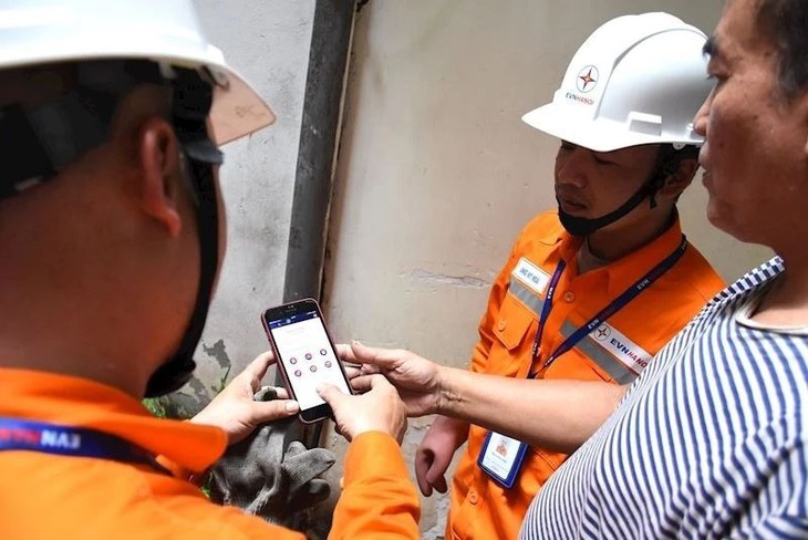 Phó Thủ tướng chỉ đạo nghiên cứu giảm giá điện, giảm thuế xăng dầu - Ảnh 1.