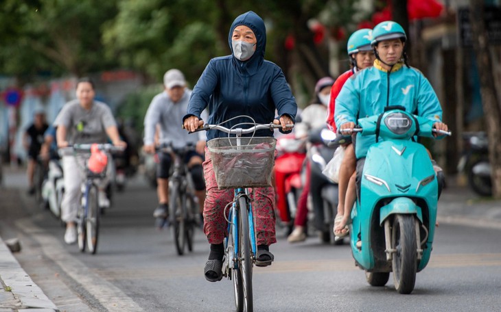 Vì sao không khí lạnh không giảm nhiệt ở miền Bắc lại gây mưa cho miền Trung?- Ảnh 2.