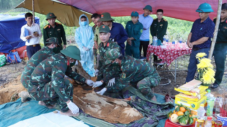 Người dân cung cấp thông tin, tìm thấy hài cốt liệt sĩ cùng di vật ở Huế- Ảnh 1.