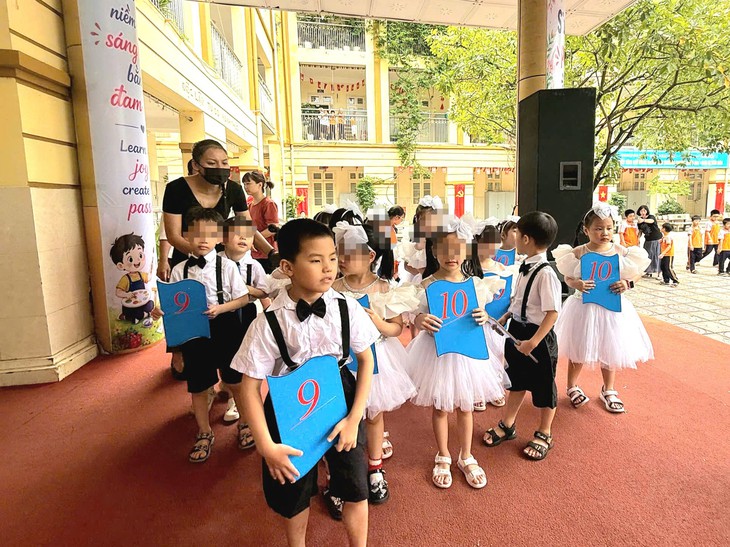 Biên đạo múa mùa 20/11: Bận 'tối mắt tối mũi', không có thời gian nghe điện thoại- Ảnh 3.