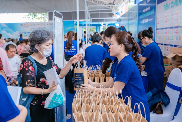'Hành trình sức khỏe': Tầm soát miễn phí tim mạch, thận cho người đái tháo đường TPHCM - Ảnh 6.