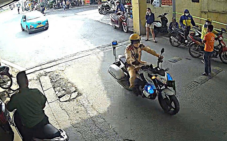Xác minh người đàn ông nằm bất thường trên vỉa hè tại Đan Phượng lúc đêm muộn - Ảnh 1.