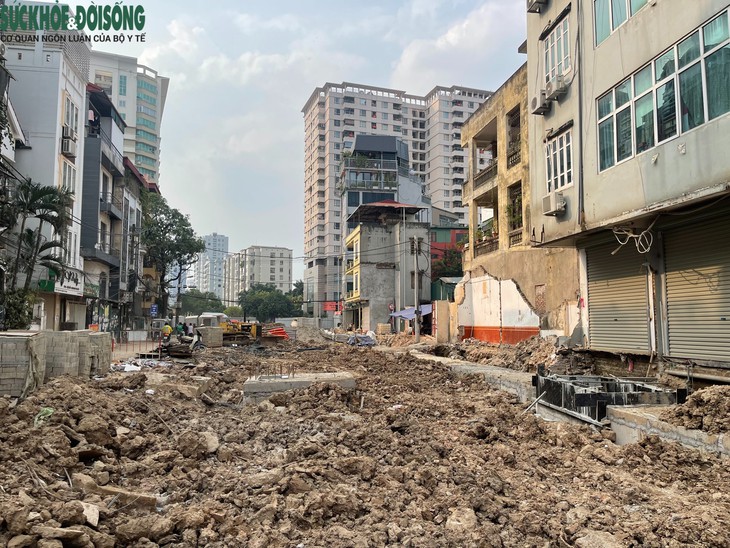 Hiện trạng thi công mở rộng ngõ 381 Nguyễn Khang, Hà Nội- Ảnh 1.
