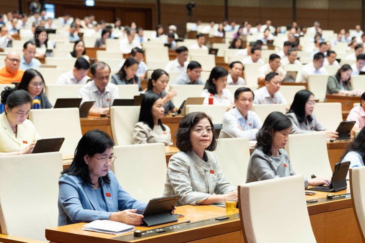 ĐBQH đề nghị ưu tiên nhà ở cho người thu nhập trung bình thấp, công chức trẻ- Ảnh 4.