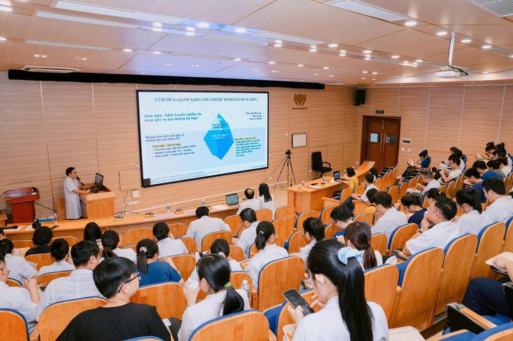 Chuyên gia cảnh báo nguy cơ nhồi máu cơ tim, đột quỵ khi mắc cúm mùa - Ảnh 2.