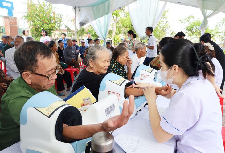 Hơn 1,2 triệu người dân Hà Tĩnh được khám sức khỏe miễn phí- Ảnh 1.