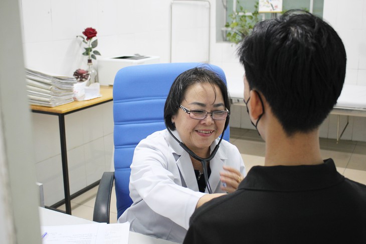 Những phòng khám đặc biệt và câu chuyện giữ người bệnh ở lại với điều trị - Ảnh 3.