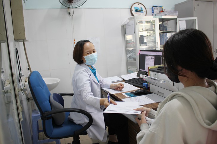 Những phòng khám đặc biệt và câu chuyện giữ người bệnh ở lại với điều trị - Ảnh 1.