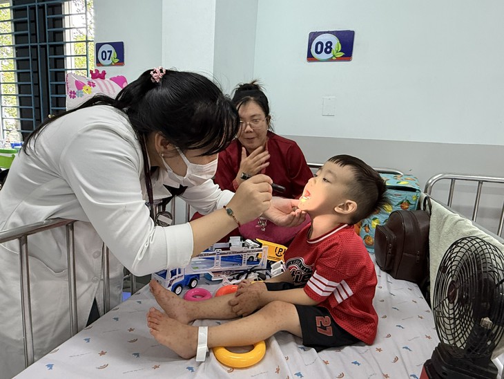 TPHCM: Số ca tay chân miệng vượt ngưỡng trung bình 5 năm - Ảnh 1.