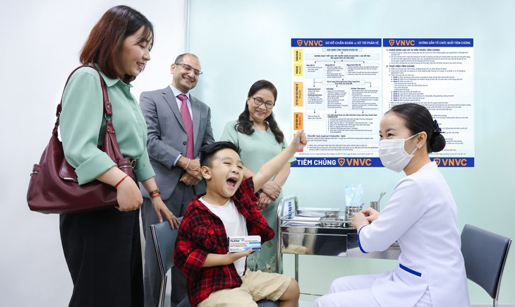 VNVC ra mắt và triển khai vắc xin cúm dạng xịt mũi cho trẻ em Việt Nam - Ảnh 2.