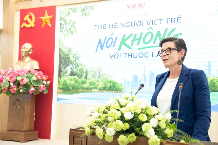 WHO: Cần bảo vệ giới trẻ trước chiêu thức tiếp thị của ngành công nghiệp thuốc lá - Ảnh 1.