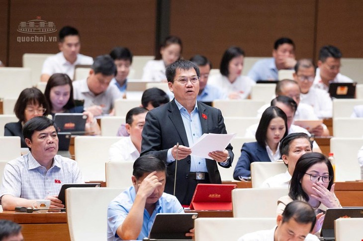 ĐBQH: Không chỉ có nơi ở mới, người dân cần bảo đảm sinh kế - Ảnh 1.