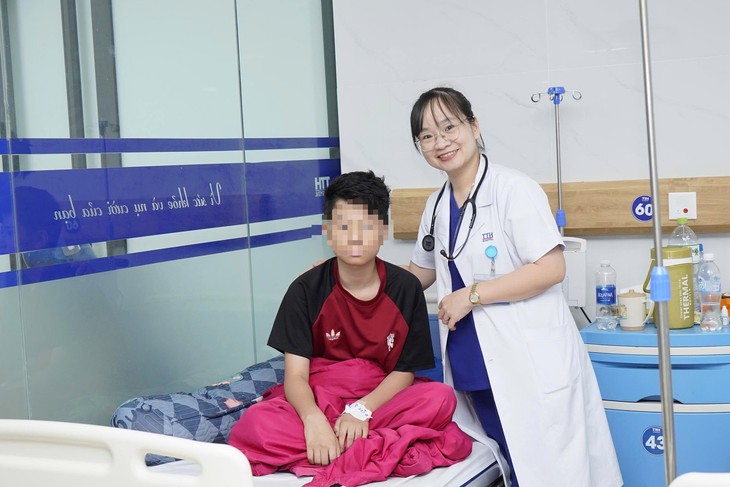 Cậu bé nôn ra lượng lớn máu tươi vì một bệnh lý đang 'trẻ hóa'- Ảnh 1.