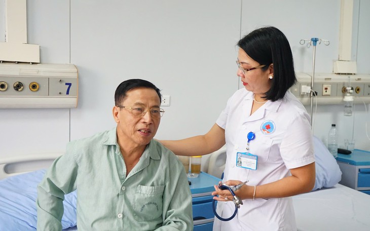 Đầu gối đau nhức khi về già, người 70 tuổi đừng bỏ qua bài tập đi lùi- Ảnh 2.