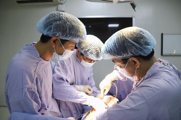 Cụ bà 100 tuổi phẫu thuật thành công u dạ dày- Ảnh 1.