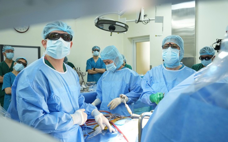 Thay van tim qua ống thông cho cụ bà 89 tuổi ở Bệnh viện Đà Nẵng- Ảnh 3.