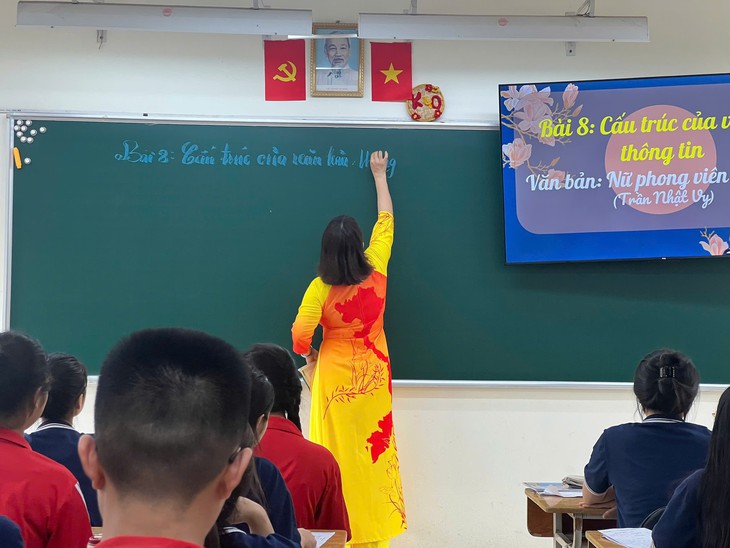 Đường dây nóng phản ánh về lạm thu, dạy thêm sai quy định ở Hà Nội- Ảnh 1.