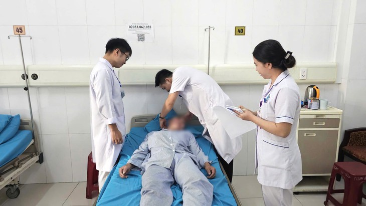 Ghép mảnh sọ tự thân đặc biệt cho bệnh nhân chấn thương sọ não nặng- Ảnh 2.