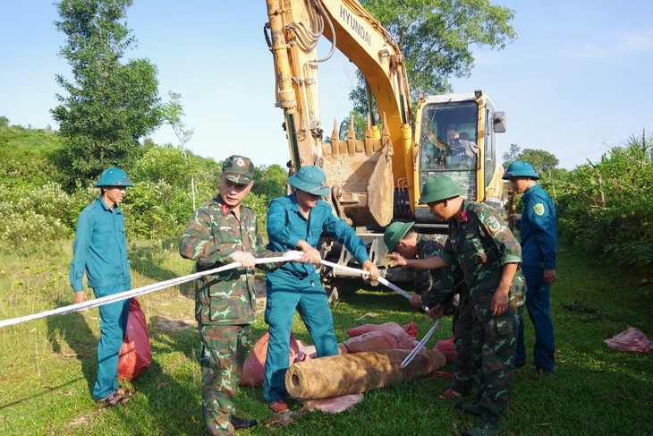 Hà Tĩnh hủy nổ 2 quả bom 'khủng'- Ảnh 1.