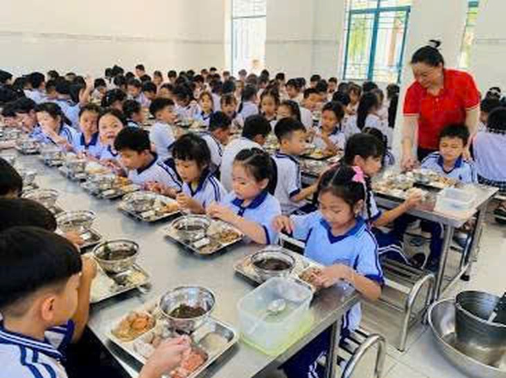 Bảo đảm an toàn thực phẩm chất lượng bữa ăn bán trú trong cơ sở giáo dục- Ảnh 1.