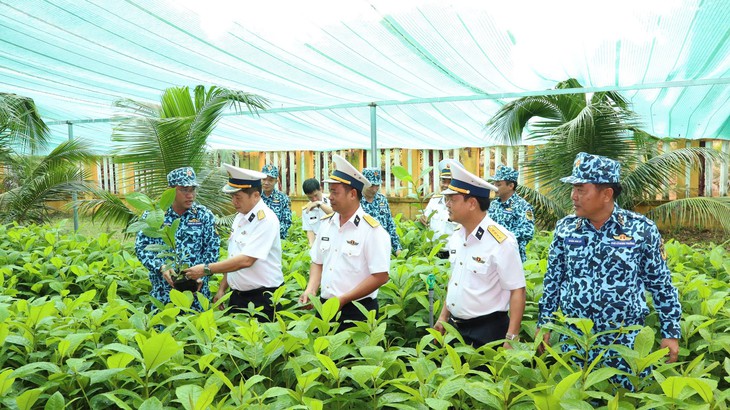 Thêm 4.000 cây giống để ‘xanh hóa Trường Sa’- Ảnh 2.