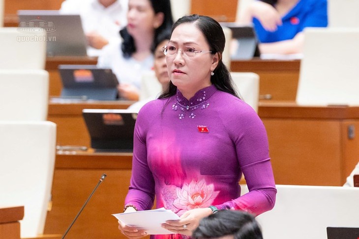 Bảo đảm chế độ đãi ngộ tương xứng cho viên chức cấp xã, giáo viên - Ảnh 1.