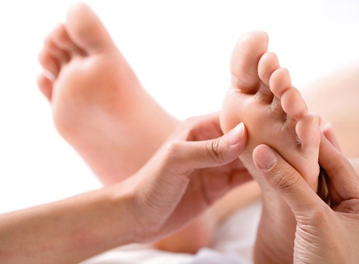 Biểu hiện thường gặp hạ canxi máu ở trẻ em, người lớn và cách xử trí - Ảnh 1.