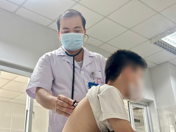 Ho nhiều về đêm gần sáng, khò khè thở rít cần đưa trẻ đi khám hen phế quản - Ảnh 1.