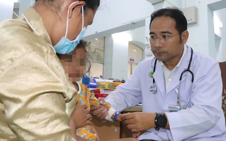 Sốt xuất huyết và tay chân miệng diễn biến phức tạp tại TPHCM- Ảnh 2.