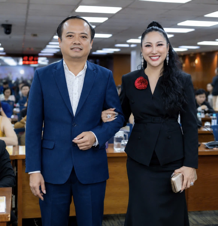 Phi Thanh Vân nói gì về chuyện con chung, con riêng khi yêu bạn trai doanh nhân?- Ảnh 1.