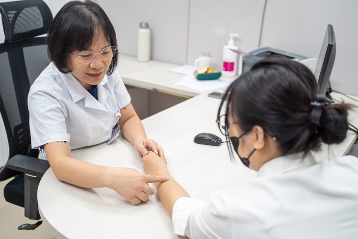 Ngứa dai dẳng, nổi mẩn kéo dài: Cảnh báo nguy cơ nhiễm giun đũa chó mèo - Ảnh 1.