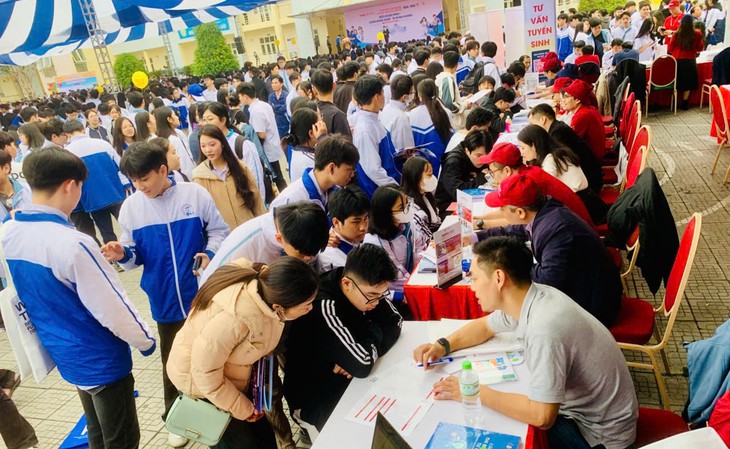 Yêu cầu hạn chế tăng học phí đại học ở mức cao, đột ngột- Ảnh 1.