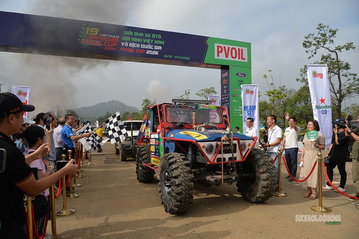 Những 'bóng hồng' chinh phục đường đua offroad tại Đồng Mô- Ảnh 1.