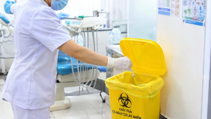 Phòng khám nha khoa phải tuân thủ nghiêm quy định xử lý rác thải y tế- Ảnh 1.