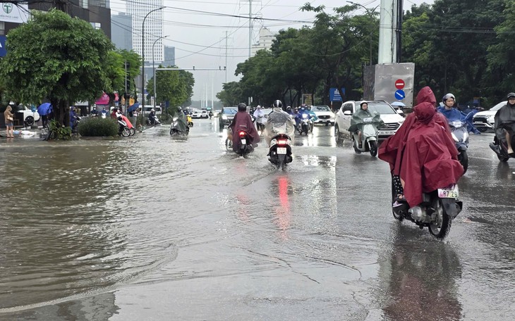 TPHCM chủ động ứng phó mưa lớn, triều cường vượt báo động 3 trong mùa mưa bão - Ảnh 2.
