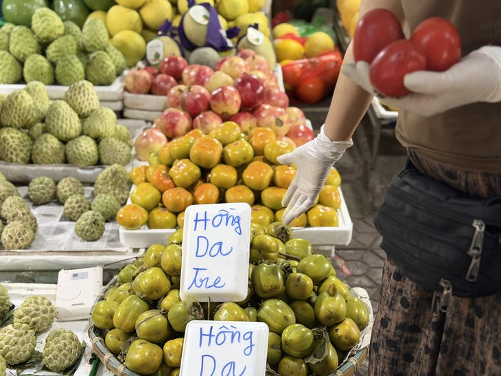 Tiểu thương chia sẻ cách phân biệt hồng da tre với các loại hồng giá rẻ đang bán đầy thị trường- Ảnh 1.