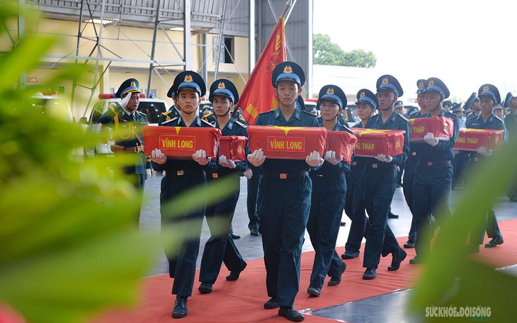 Quy tập nhiều hài cốt liệt sĩ Việt Nam hy sinh tại Lào- Ảnh 4.
