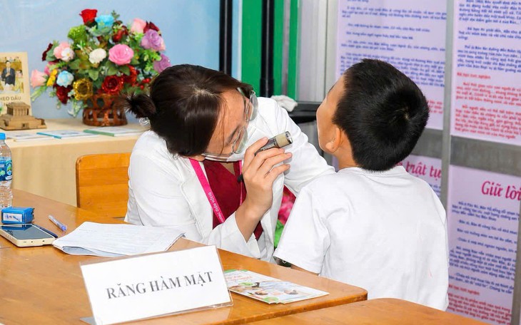 Cách nào giúp phường gần 44.000 dân hoàn thành sớm mục tiêu khám sức khỏe?- Ảnh 2.