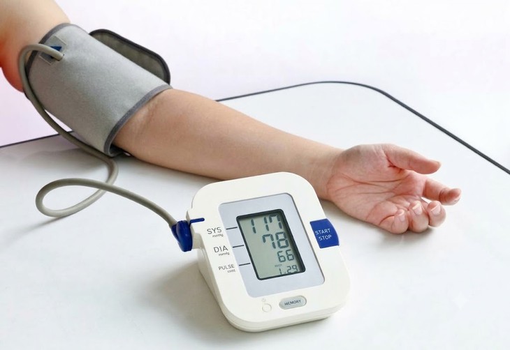 Huyết áp cao và huyết áp thấp: Nên ăn uống thế nào cho đúng? - Ảnh 1.