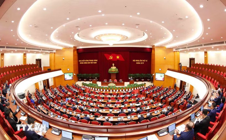 Thông cáo báo chí về ngày làm việc thứ nhất Hội nghị lần thứ tư Ban Chấp hành TW Đảng khóa XIV- Ảnh 1.