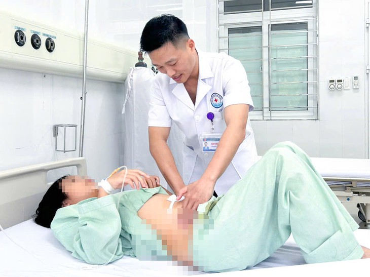 Mổ cấp cứu thành công 2 ca viêm ruột thừa chuyển từ đảo Thanh Lân- Ảnh 2.