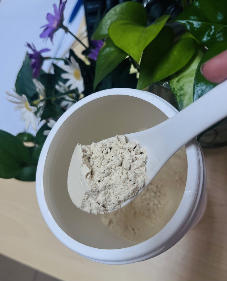 Uống bột protein có tốt cho cơ bắp của người sau tuổi 70? - Ảnh 1.
