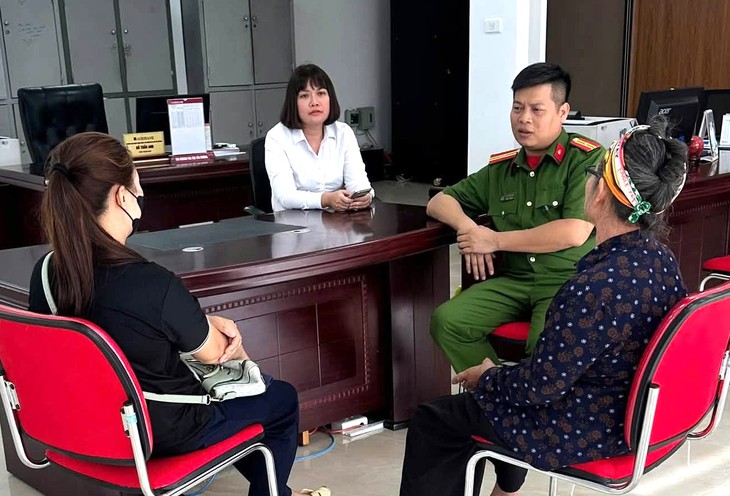Suýt mất hàng trăm triệu vì món quà bạn trai ngoại quốc quen qua mạng gửi tặng - Ảnh 1.