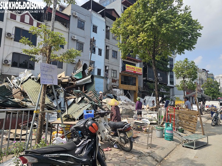 Cận cảnh loạt công trình ven đường Nguyễn Hoàng bị tháo dỡ để làm vườn hoa- Ảnh 5.