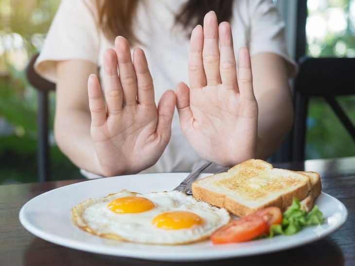 Bỏ bữa sáng có thực sự gây hại cho sức khỏe? - Ảnh 1.